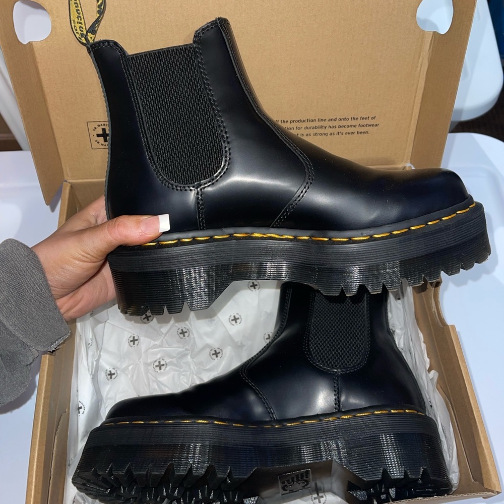 Dr. Marten 2976 Quad Chelsea Boot